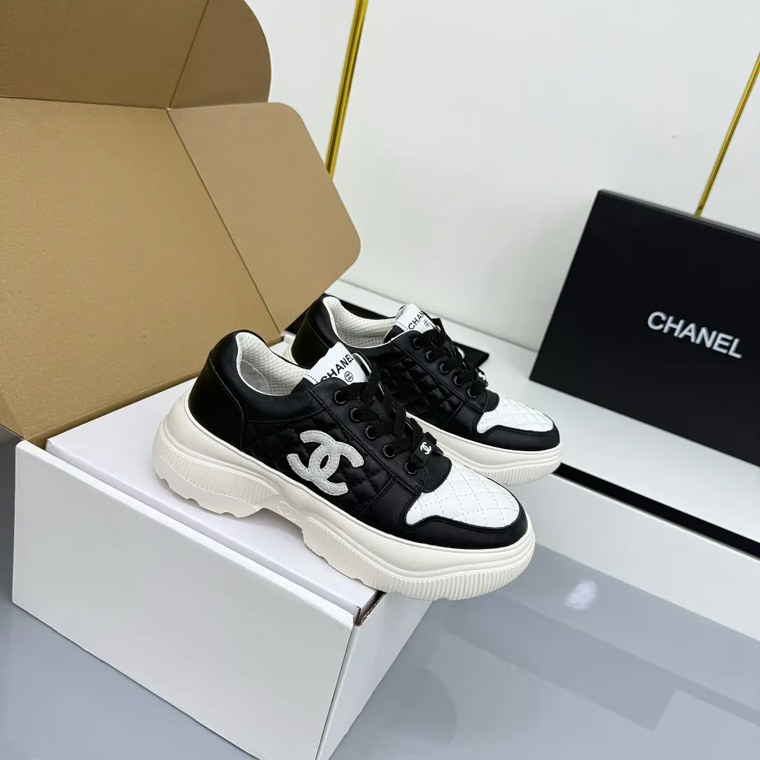 👟👟Ex-factory price 620👟👟 Chanel bread shoes ~ original calfskin panda shoes Chanel 25C latest hot style panda black and white sports shoes casual sneakers Xiaoxiang hot item classic black and white panda color coco girls must pay Fabric: original custom mixed sheepskin lining: original imported breathable mesh lining outsole: Original molded rubber + TPU combination Size: Women's 35-41